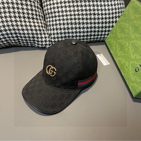Gucci Black Cap with Gold GG Emblem - Picture 1 of 7